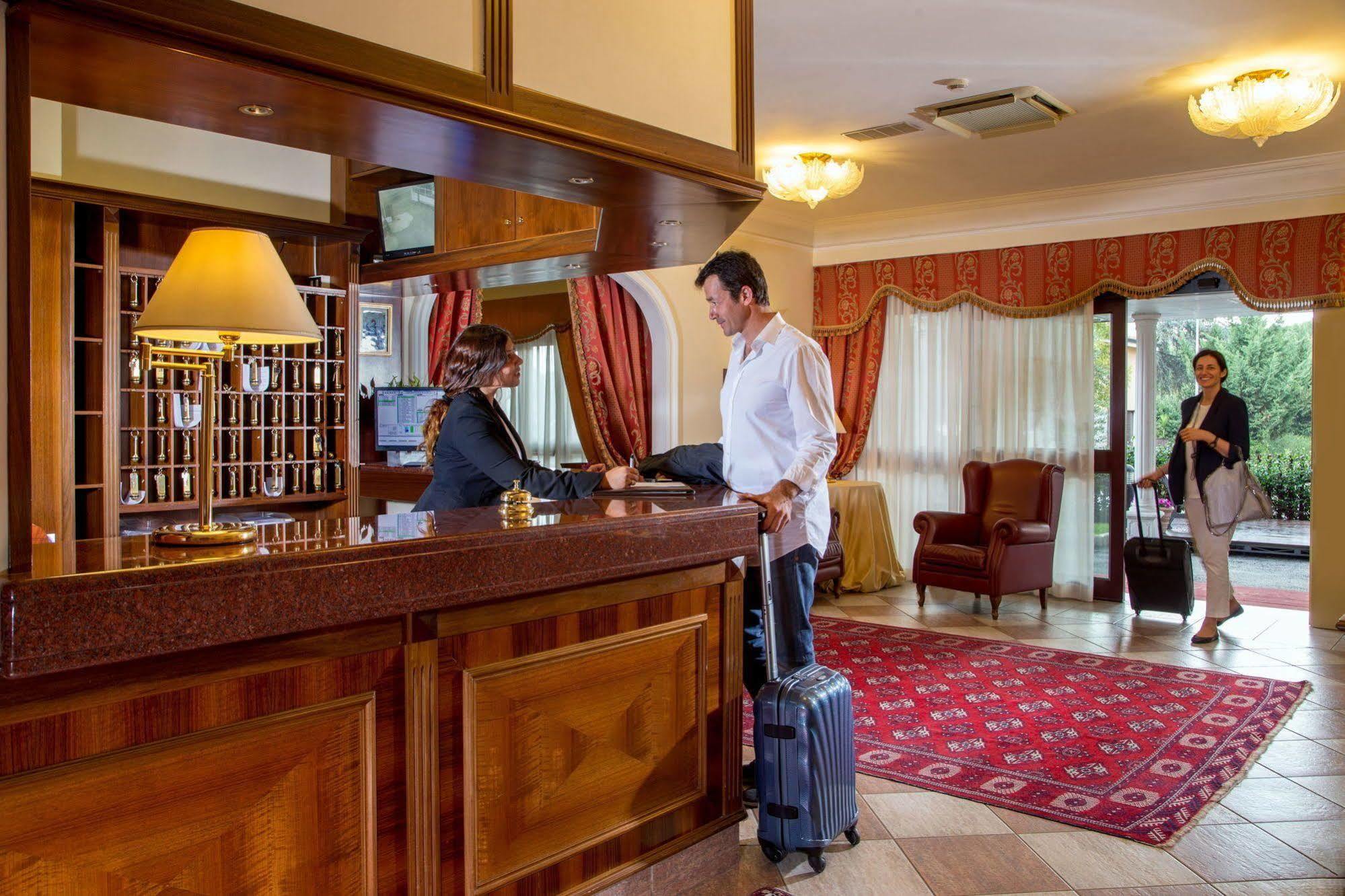 Marini Park Hotel カステル・ディ・レバ エクステリア 写真