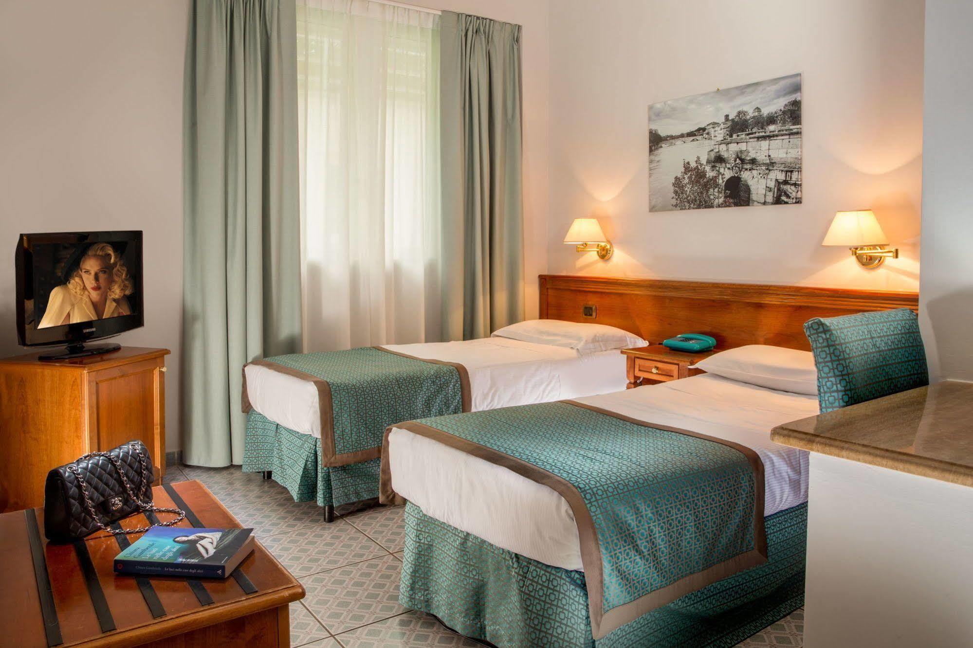 Marini Park Hotel カステル・ディ・レバ エクステリア 写真