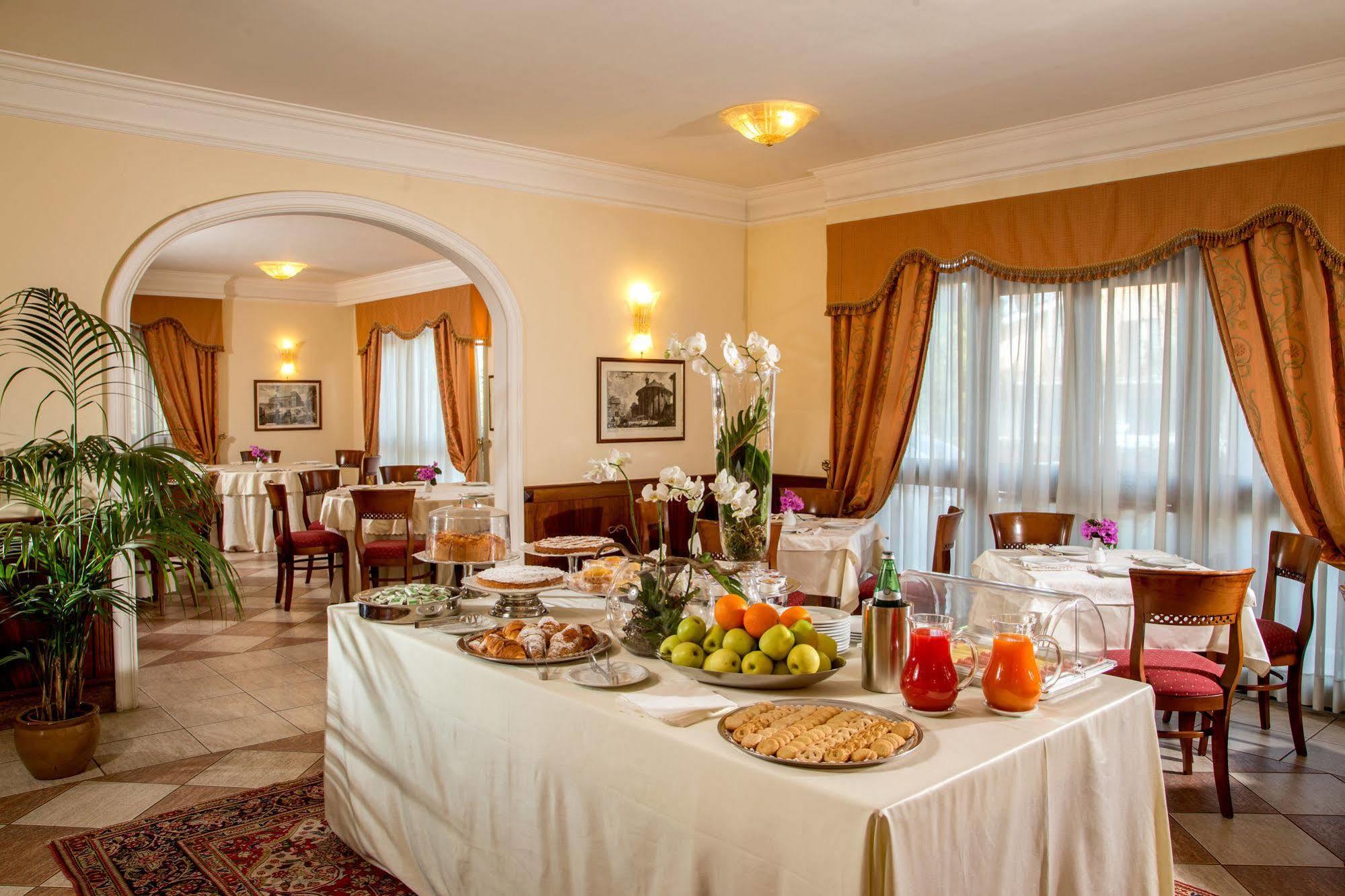 Marini Park Hotel カステル・ディ・レバ エクステリア 写真